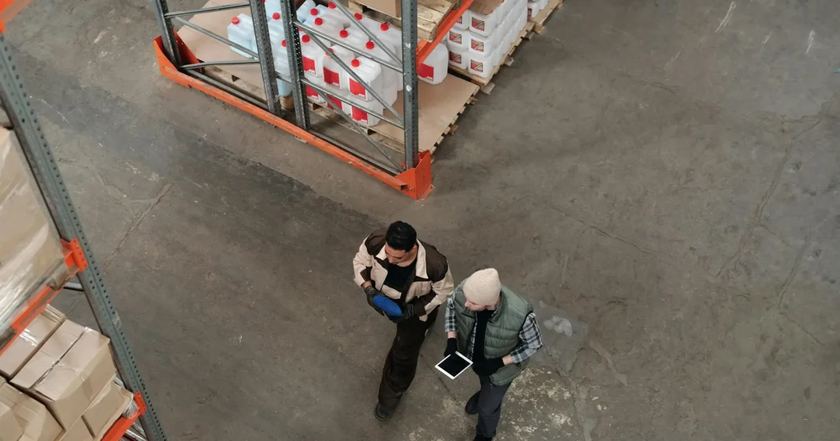 Guide d’ergonomie logistique et prévention TMS en entrepôt professionnel