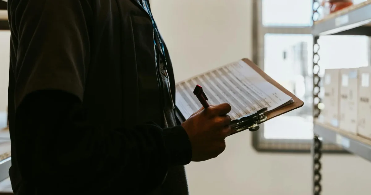 Guide expert pour un audit sécurité entrepôt logistique certifié